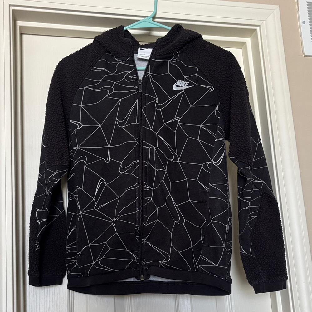 Nike Kids Black and White Patterned Hoodie Sherpa on hoodie and sleeves Size Lg